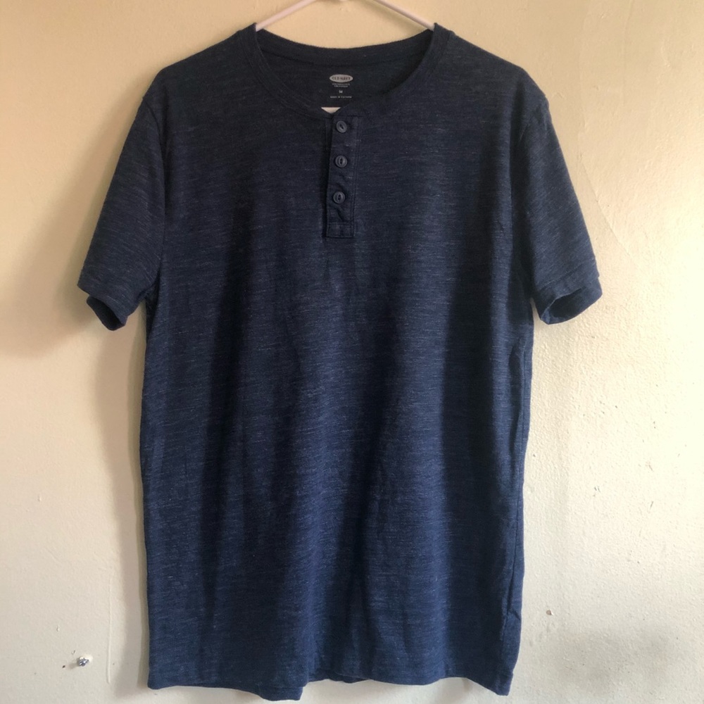 🌵 3/ $20 Old navy blue tshirt with buttons